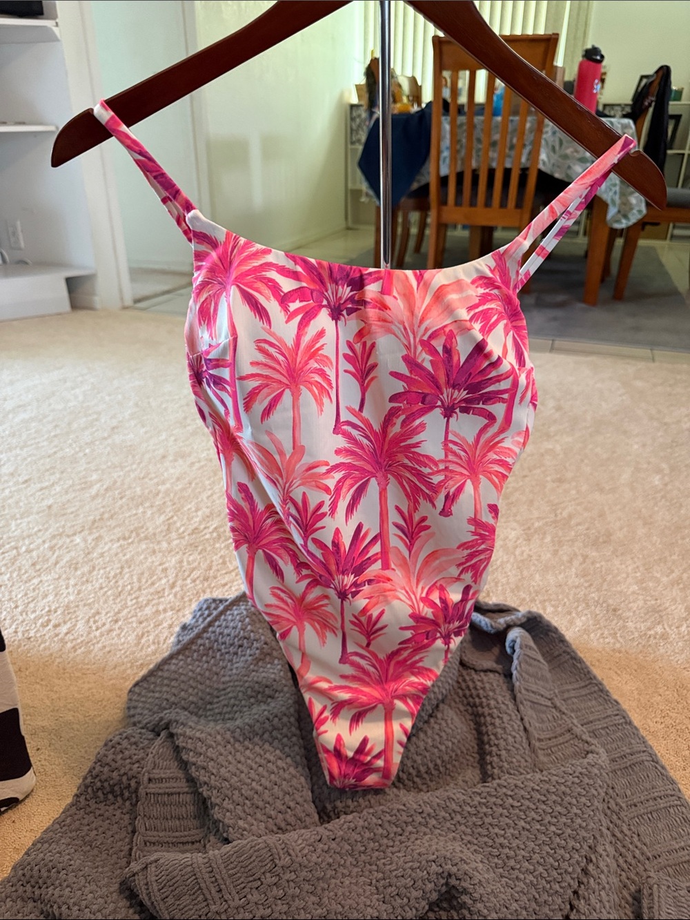 NWOT Wm’s Sm. 4-6 Shade & Shore One Piece Swimsuit w/Adj. Straps.
